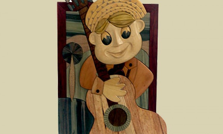 Pelusín del Monte Cuba. Ensamble y Talla en Madera Autor: Elio Sánchez, artesano artista de la madera